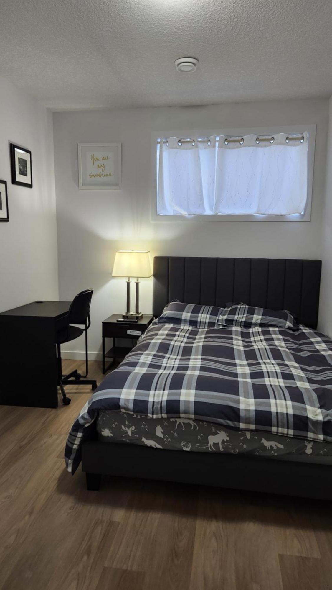 Modern 2 Bedroom Basement Suite At West Едмънтън Екстериор снимка