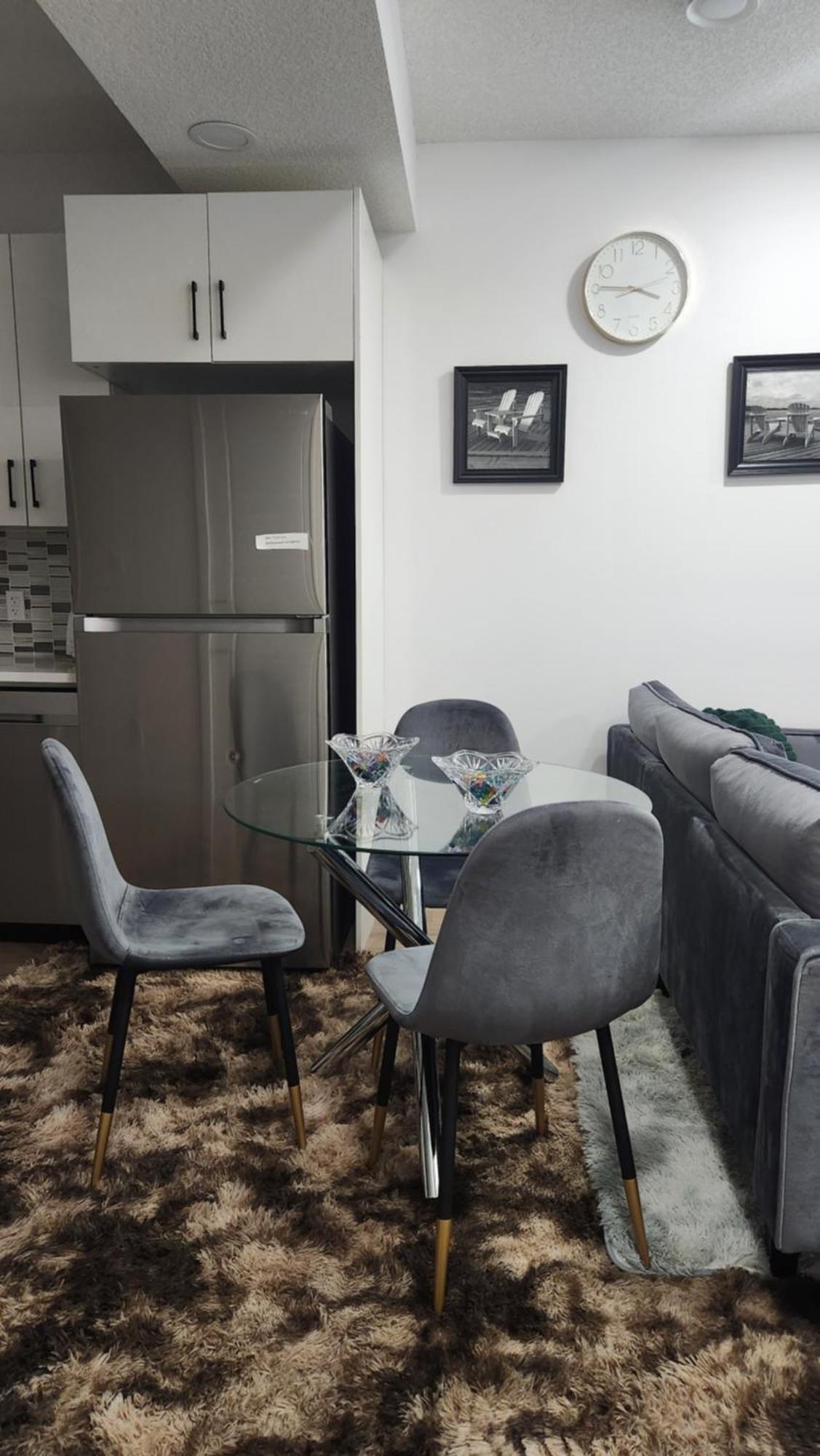 Modern 2 Bedroom Basement Suite At West Едмънтън Екстериор снимка