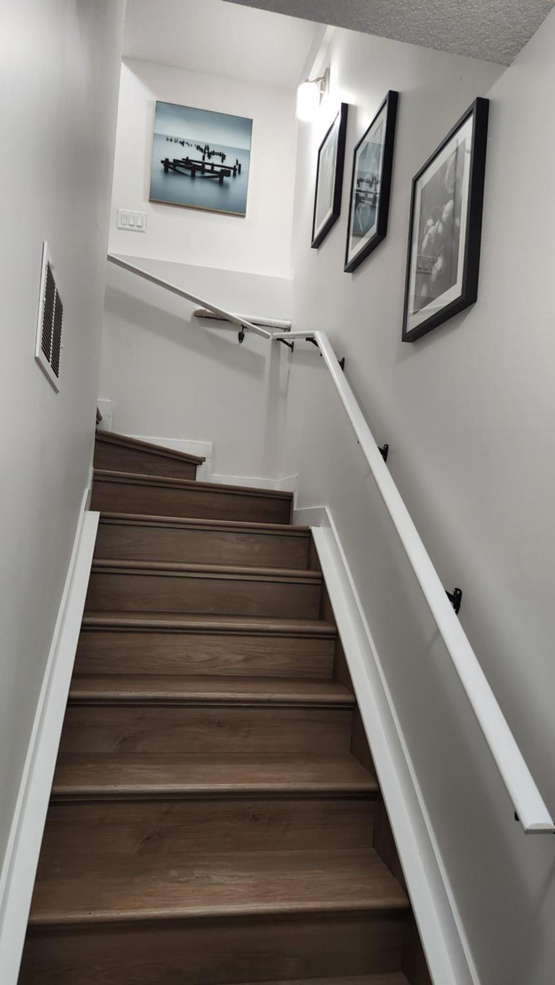 Modern 2 Bedroom Basement Suite At West Едмънтън Екстериор снимка
