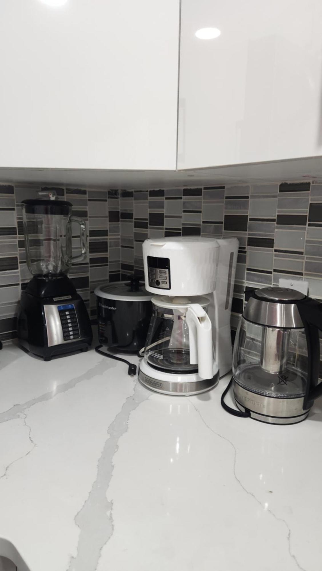 Modern 2 Bedroom Basement Suite At West Едмънтън Екстериор снимка