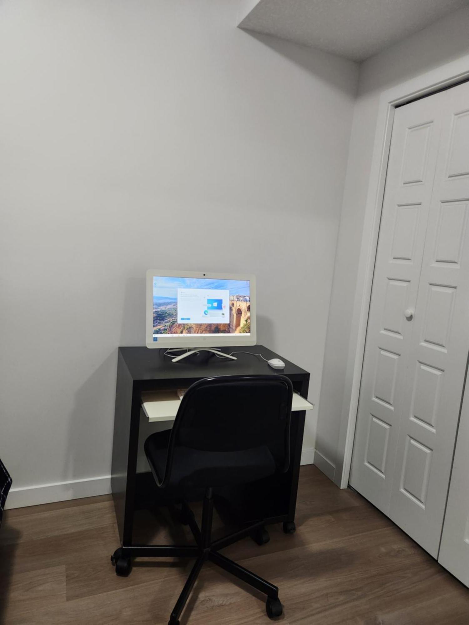Modern 2 Bedroom Basement Suite At West Едмънтън Екстериор снимка